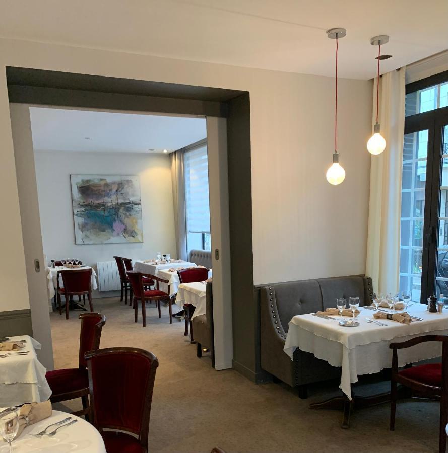 Hotel Des 3 Marches- Logis Hotel Restaurant Le Vésinet エクステリア 写真